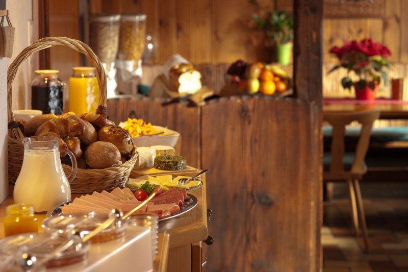 boulangerie-TARADEAU-min_breakfast_buffet_food_restaurant_meal_hotel_plate_fresh-718745